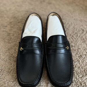 Gucci Black Leather Loafers with Gold Accent
